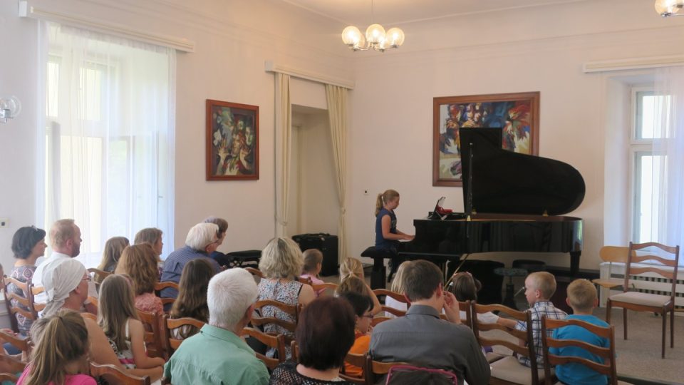 33 Jindřichův Hradec - koncert v ZUŠ