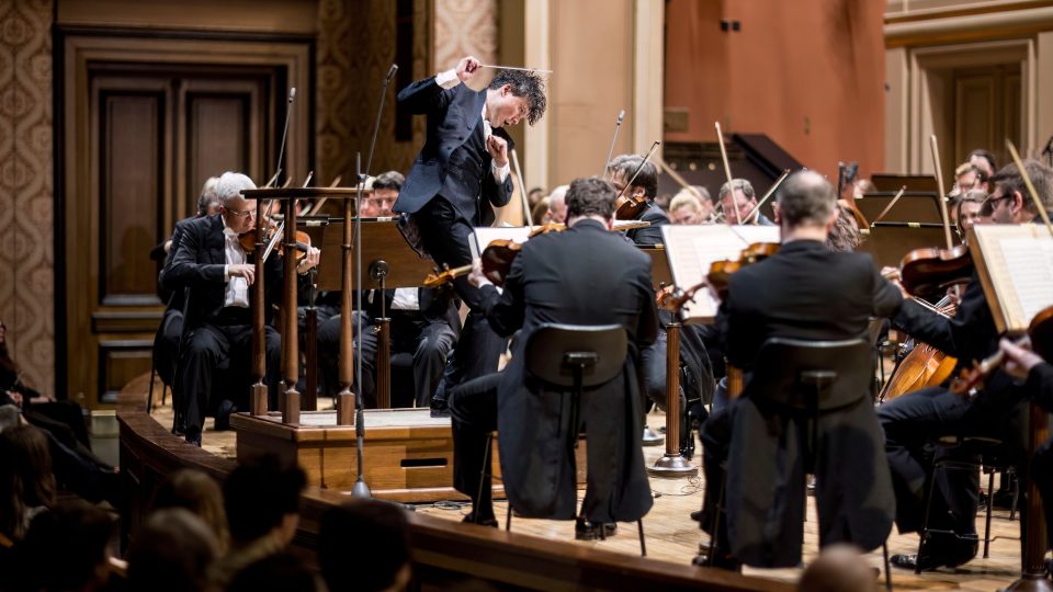 Adam Znamirovský zazářil v Rudolfinu po boku Symfonického orchestru Českého rozhlasu pod vedením německého dirigenta Eliase Grandyho