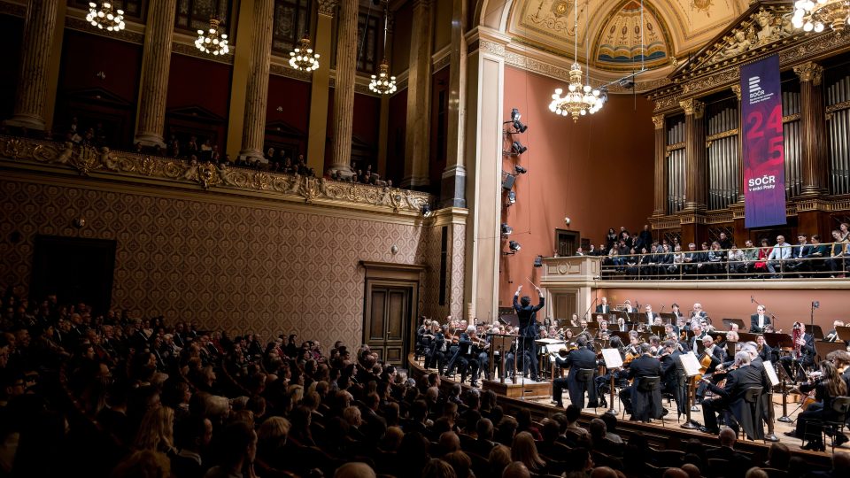 Adam Znamirovský zazářil v Rudolfinu po boku Symfonického orchestru Českého rozhlasu pod vedením německého dirigenta Eliase Grandyho