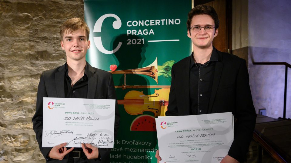 Vítězové komorní kategorie Concertino Praga 2021 Duo Mráček-Pěruška