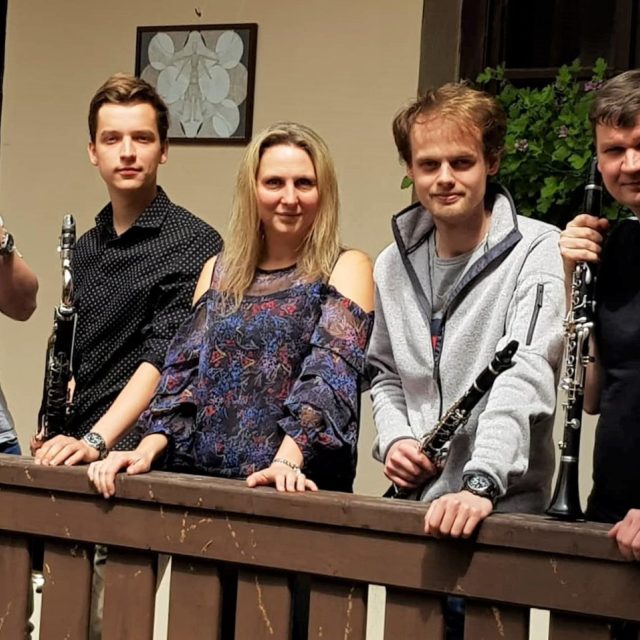 V současné sestavě hraje Klarinetový soubor Prachatice zhruba rok. Na snímku zleva Petr Chalupský,  Vít Neužil,  Petra Sovová,  Tomáš Janoušek a Jan Hovorka | foto: Andrea Poláková,  Český rozhlas,  Český rozhlas