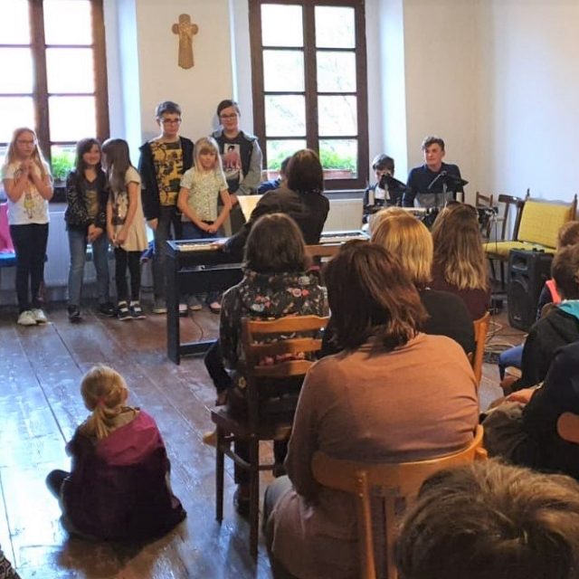 Vystoupení dětí ze sboru Fuska na faře ve Vodňanech | foto: Anna Vrhelová,  Český rozhlas