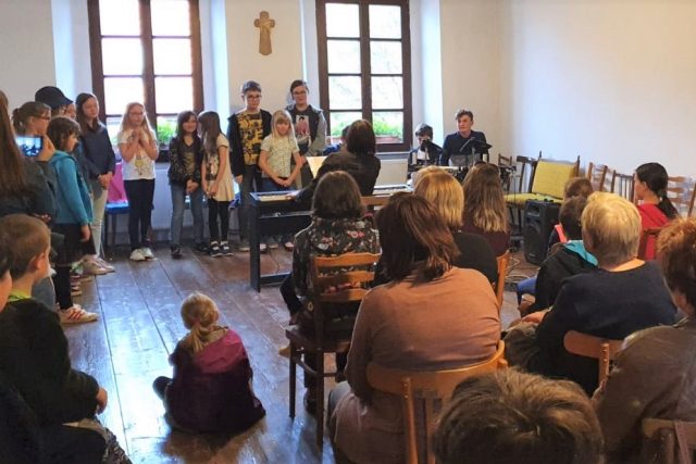Vystoupení dětí ze sboru Fuska na faře ve Vodňanech | foto: Anna Vrhelová,  Český rozhlas